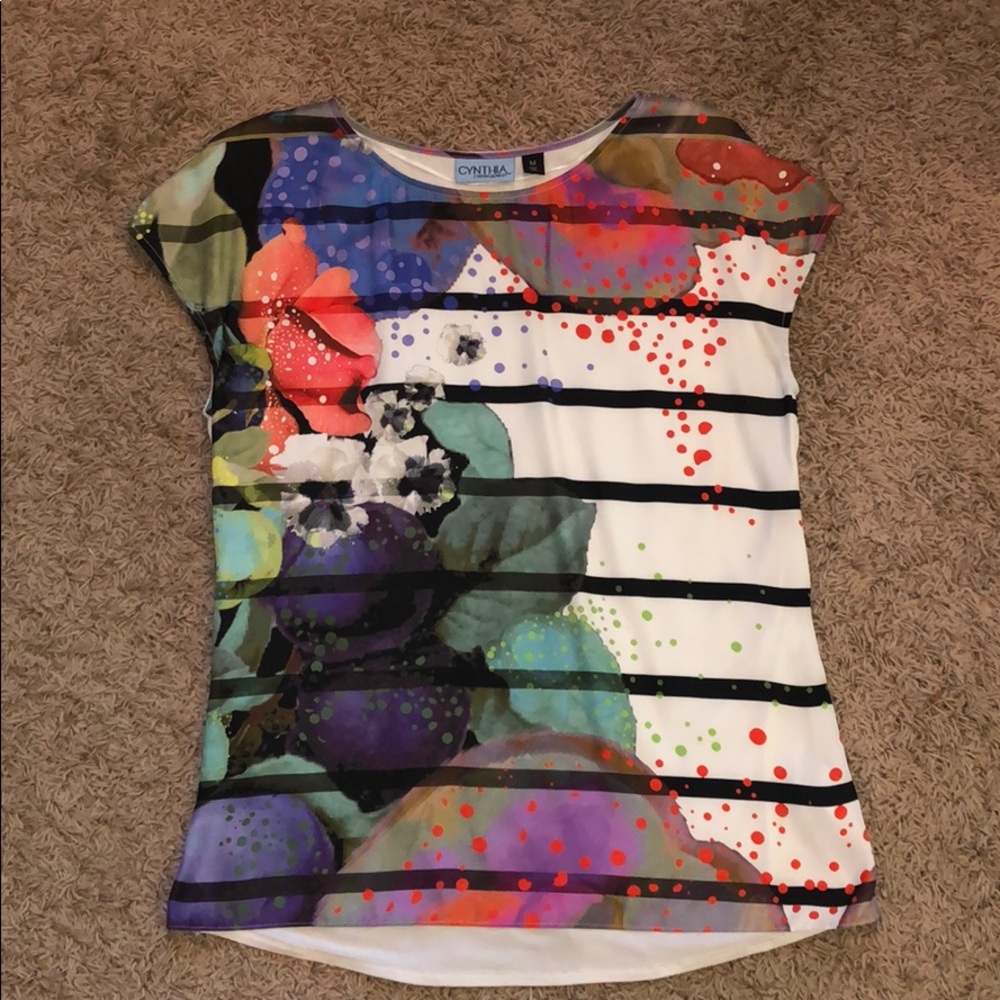 CYNTHIA short sleeve blouse. Size medium.